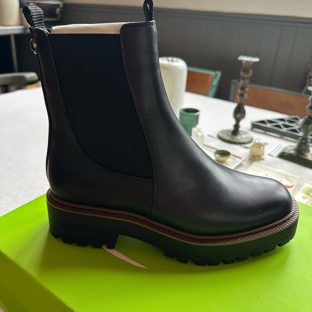 Sam Edelman 8WIDE (rare) Black Leather Laguna Chelsea Boots Waterproof Lug Sole